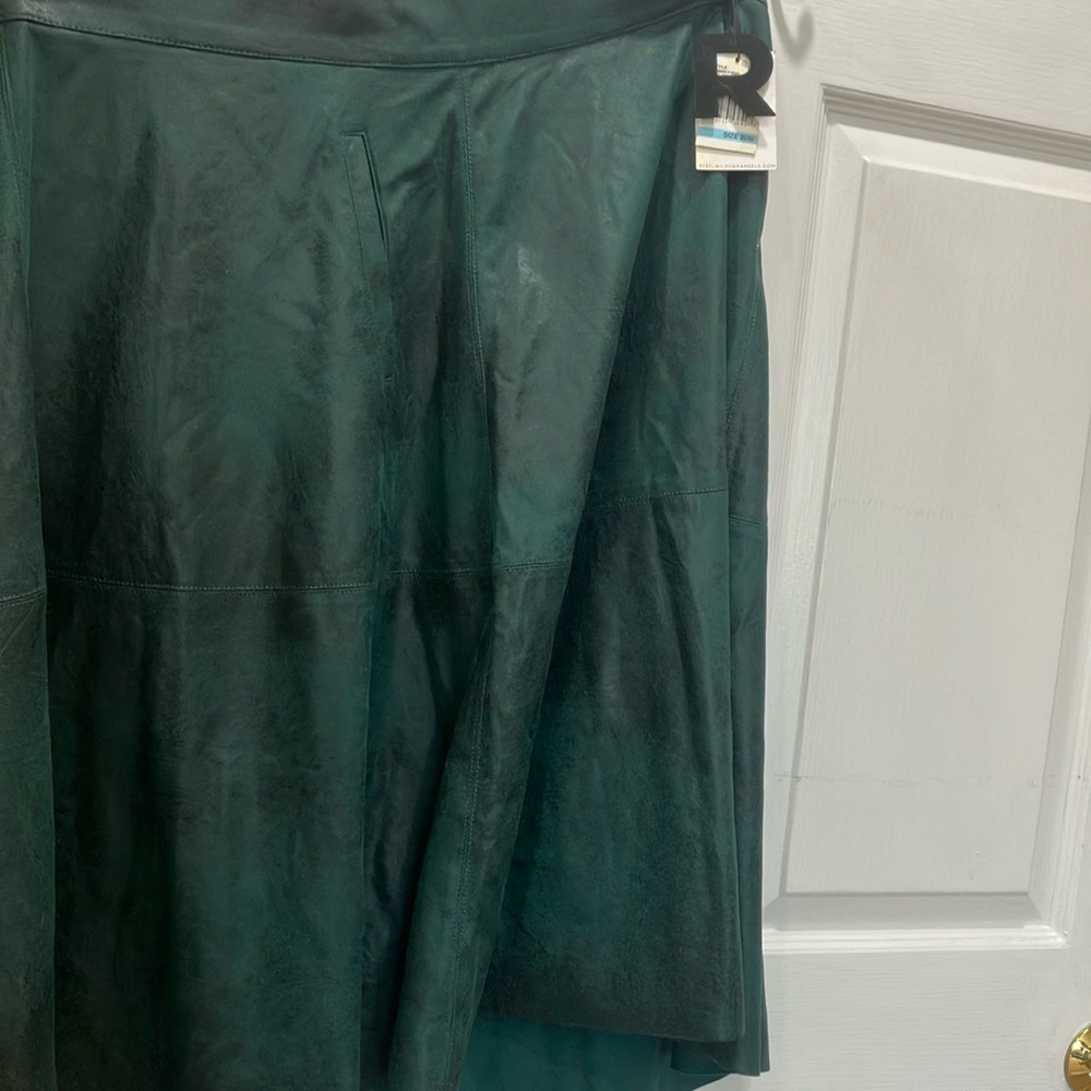 Rebel Wilson x Angels women’s plus size ultra suede skirt